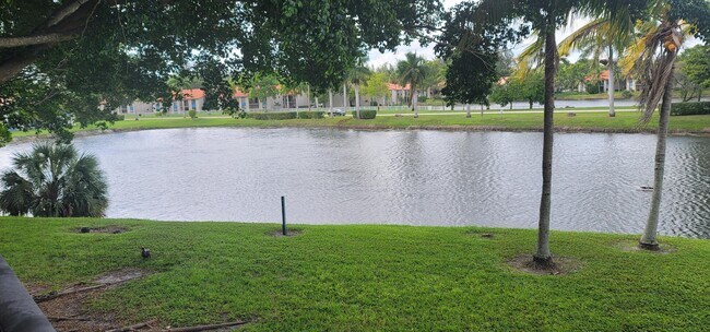 Building Photo - 1523 Lake Crystal Dr