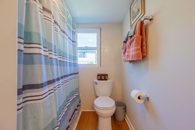 Building Photo - Charming updated 2 bedroom 1 bath home in ...