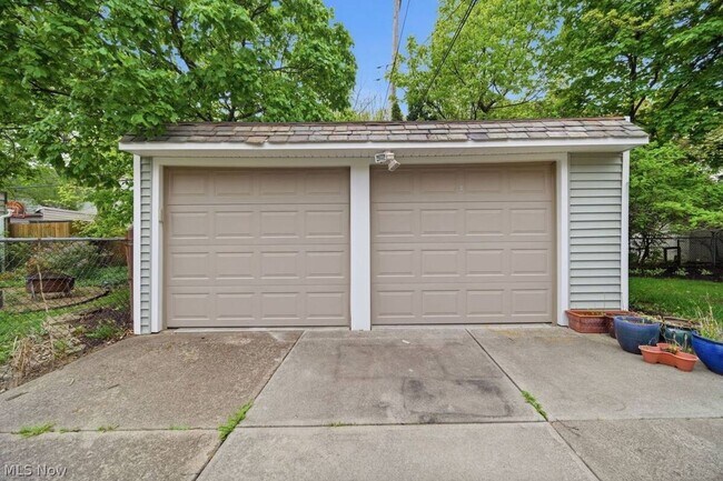Building Photo - Beautiful 4-Bedroom Brick Colonial in University Heights