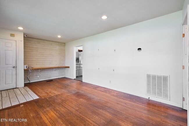 Building Photo - 548 Murray Rd NW