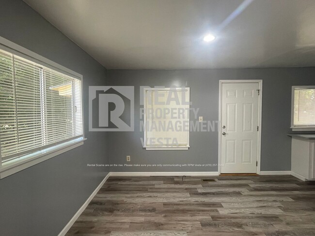 Building Photo - Newly Remodeled 4 Bedroom Home in South Macon