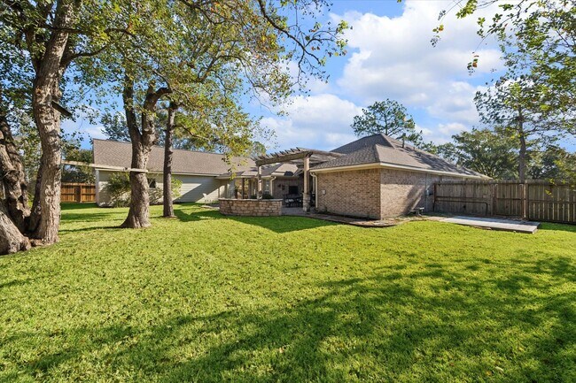 Building Photo - 501 Pine Bluff Dr