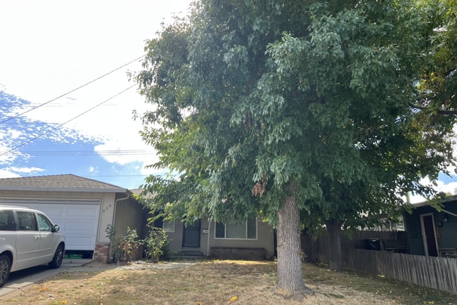 Primary Photo - 787 El Rancho Dr