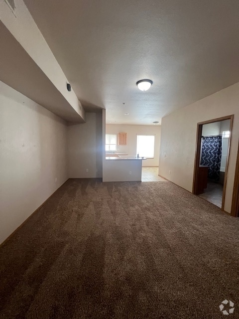 Building Photo - 2 bed 1 bath near NNU and close to downtow...