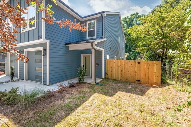 Building Photo - 2823 Coronet Way