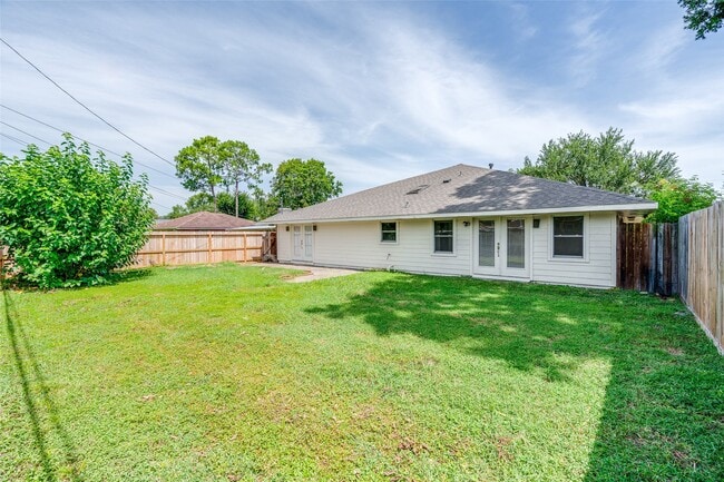 Building Photo - 4025 Silverwood Dr