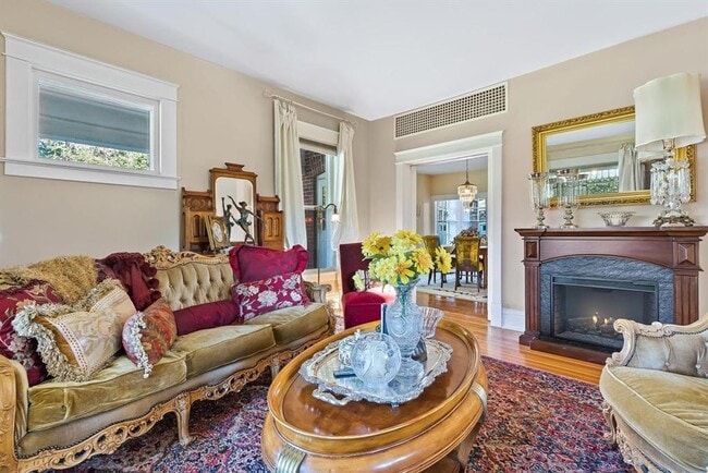Building Photo - Historic Queen-Anne Style Home