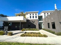 Building Photo - Luxury Living in the Heart of Downtown Encinitas