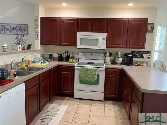 Building Photo - Cute, Convenient Townhome!