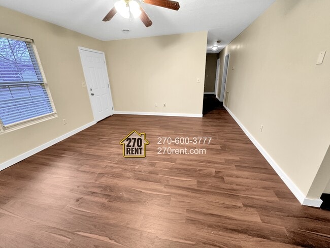 Building Photo - 403 E 7th St