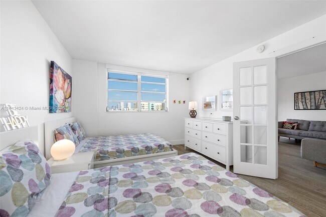 Building Photo - 345 Ocean Dr