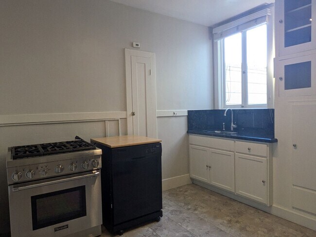 Building Photo - 1119Dol