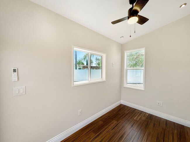 Building Photo - Charming & Spacious 3BD/2BA House in Clair...