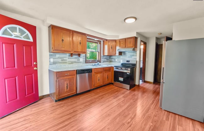 Building Photo - 15 Sunnyside Ln