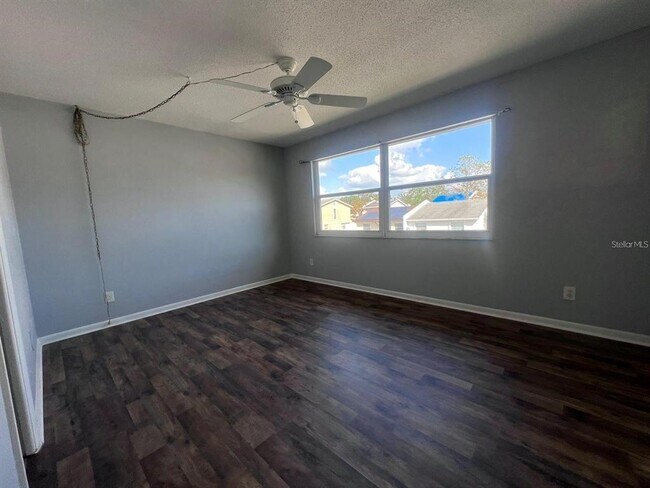 Building Photo - 2072 Los Lomas Dr