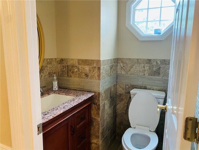 Building Photo - 3400 Palm Cir