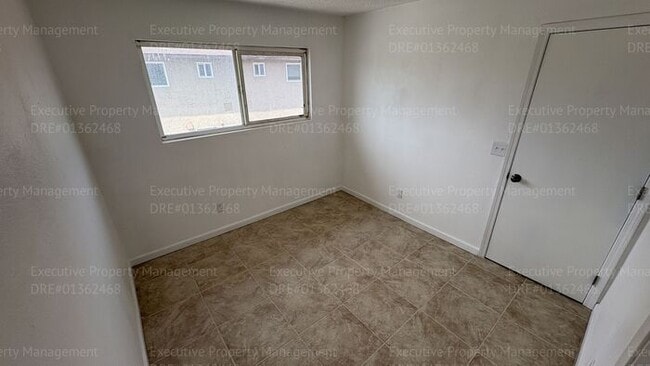 Building Photo - 2 bedroom 1.5 bathroom townhome (Move In Special Available OAC)