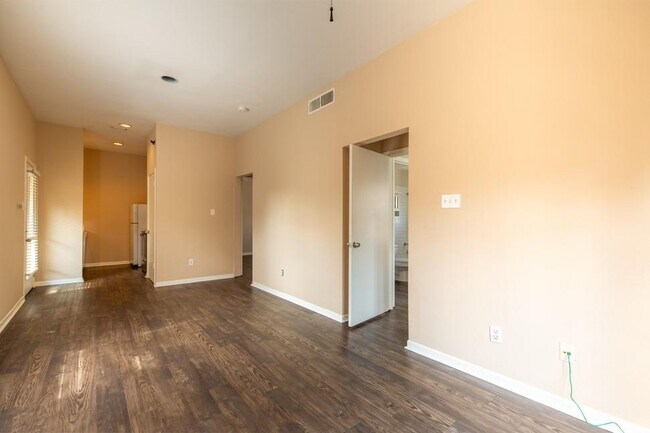 Building Photo - 712 Graham Pl