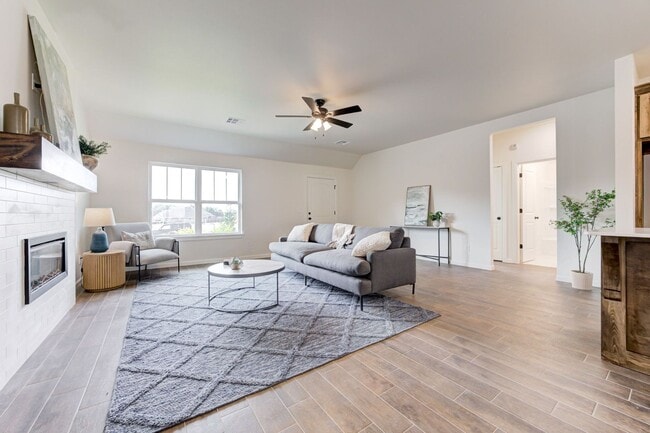 Building Photo - Brand New Home In Noble!