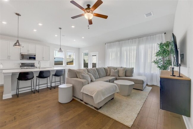 Building Photo - 1113 Highwater Dr