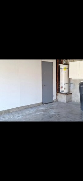 Building Photo - 122 W Cliffwood Ave