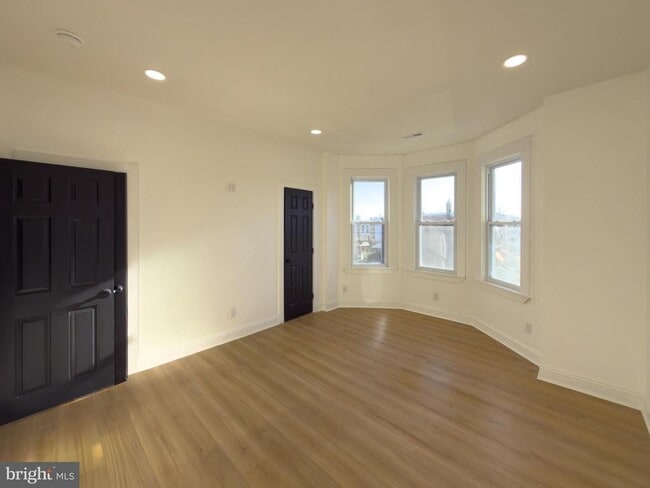 Building Photo - 5237 Greenway Ave