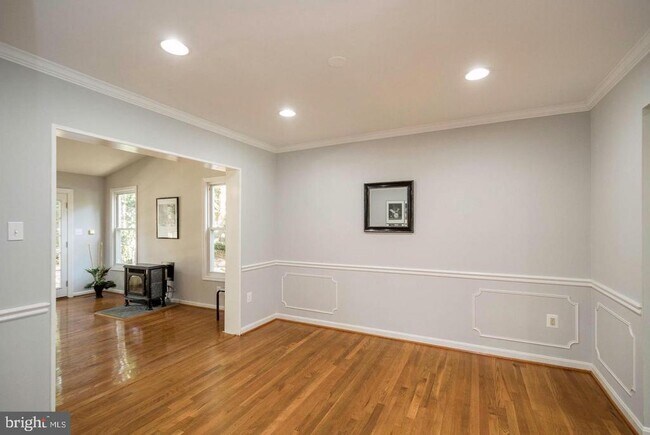 Building Photo - 5612 Eastbourne Dr