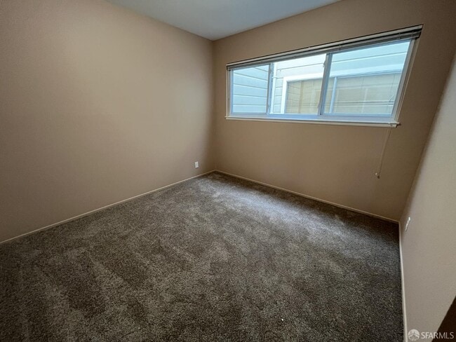 Building Photo - 124 Rivoli St