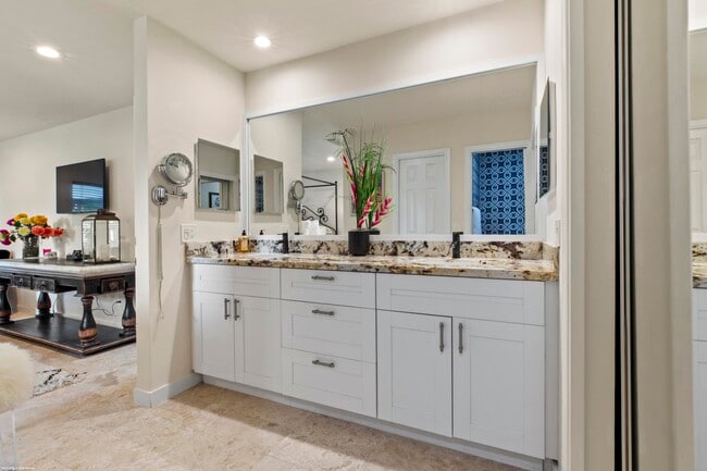 Building Photo - 13424 Bedford Mews Ct