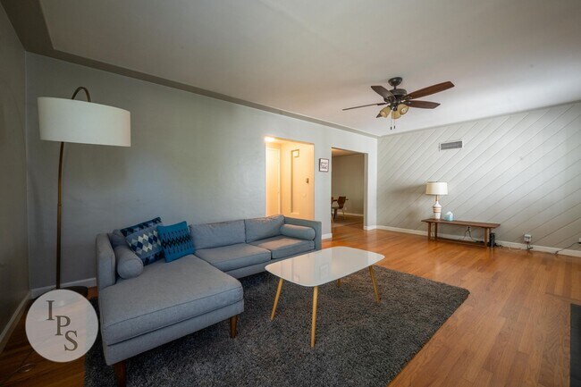 Building Photo - Beautifully Updated Fresno High Home - Walkable to Gazebo Gardens, 3BR/1BA, Partially Furnished