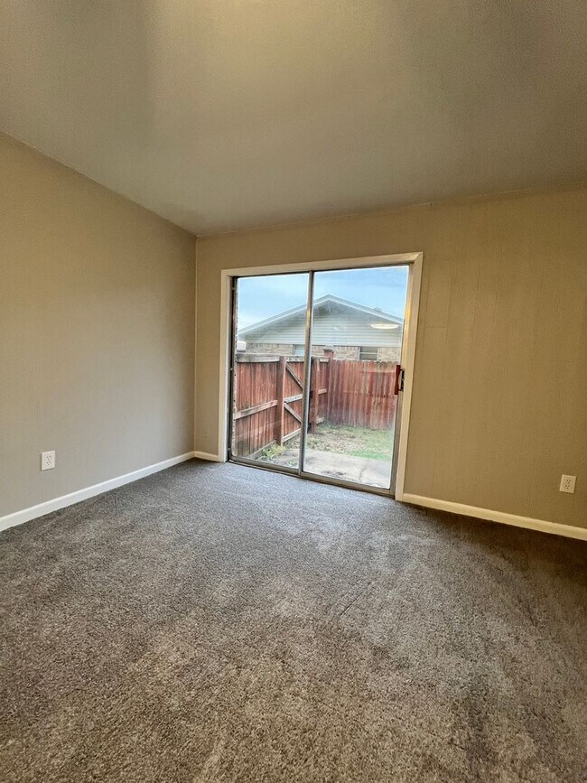 Building Photo - Adorable Updated Home in Lonoke