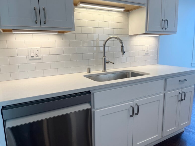 Building Photo - 1228 E Juneau Ave