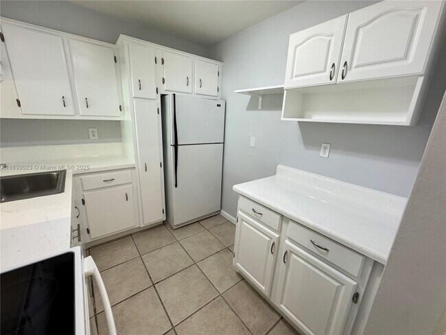 Building Photo - 9641 SW 77th Ave