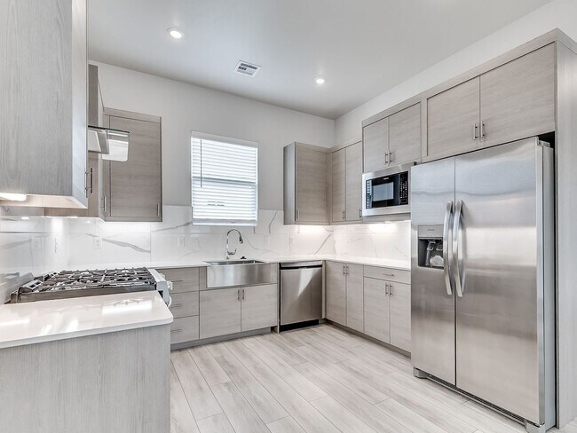 Building Photo - Beautiful New Construction Home in Edmond/...