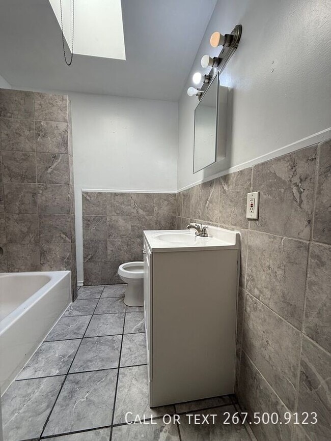 Building Photo - 226 W Ruscomb St