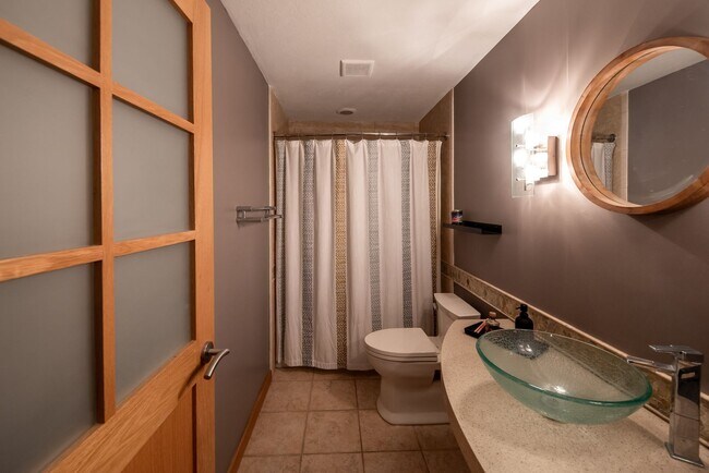 Building Photo - Luxurious multi-level penthouse condo - Flats Westbank