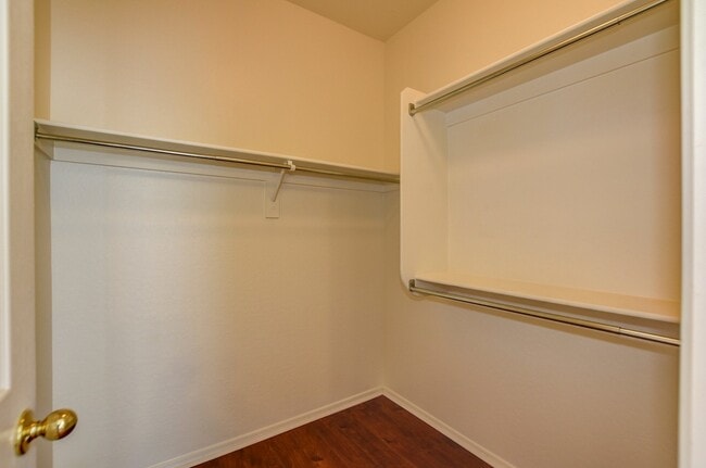 Building Photo - Upgraded 3 bed 2 bath StoneRidge Beauty!