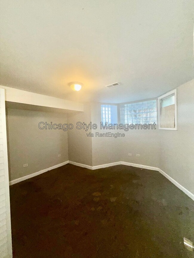Building Photo - 5739 S Calumet Ave