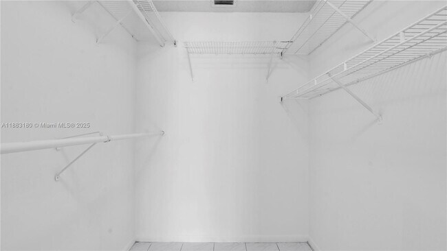 Building Photo - 570 Woodgate Cir