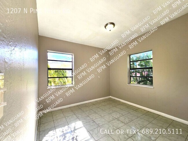 Building Photo - 1207 N Pine Hills Rd