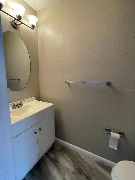 Building Photo - 7218 E Bank Dr