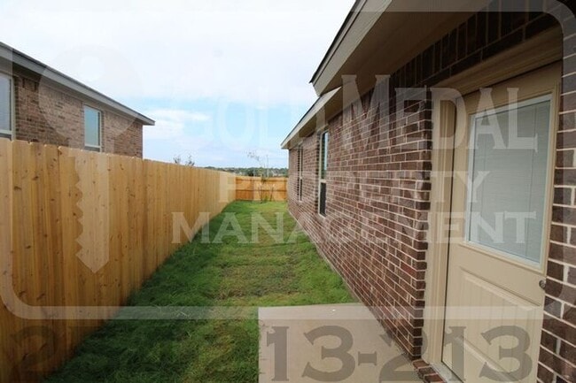 Building Photo - 5105 Red Rose Xing