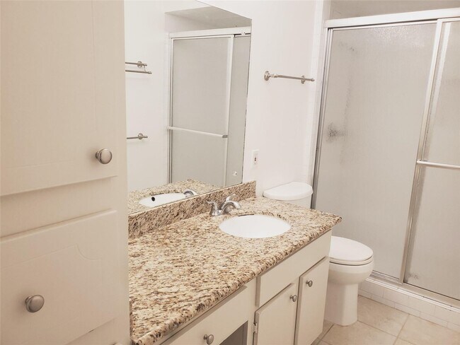 Building Photo - 361 N Post Oak Ln