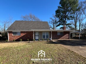 Building Photo - Beautiful 3BR/2BA Memphis Home with Hardwood Floors, Formal Dining & Fenced Yard