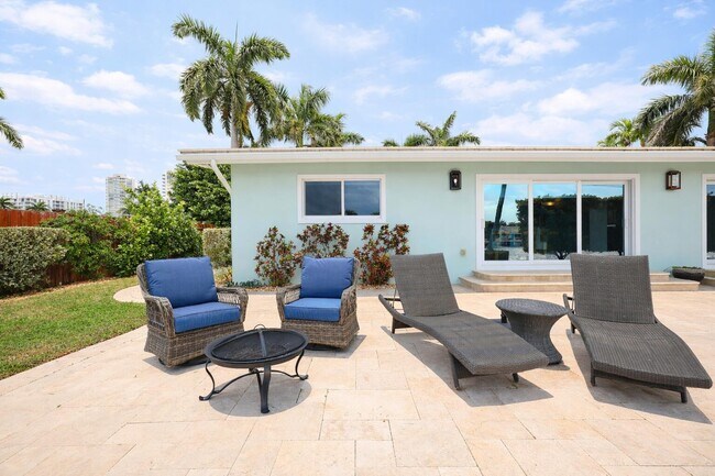 Building Photo - 3018 NE 26th St