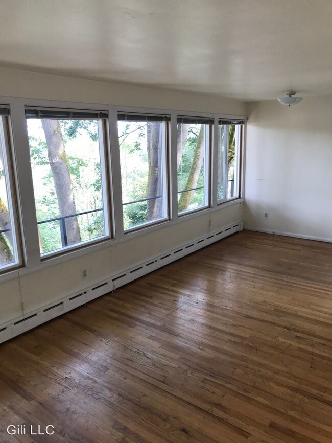 Building Photo - 4740-4750-4750 22nd Ave NE