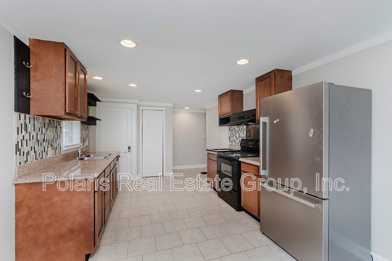 Building Photo - 6222 Kingsley Dr