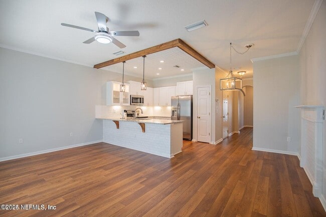 Building Photo - 721 Crystal Way