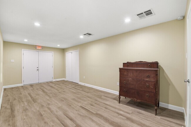 Building Photo - 3911 Fulton St