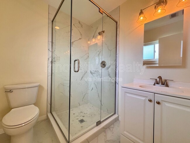 Building Photo - 1005 Bradford Dr